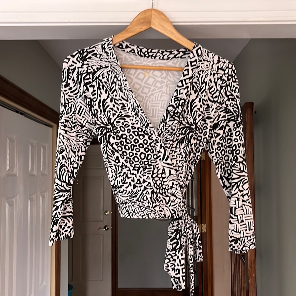 Lilly Pulitzer 3/4 Sleeve Cropped Wrap Top Black & White Print Size M